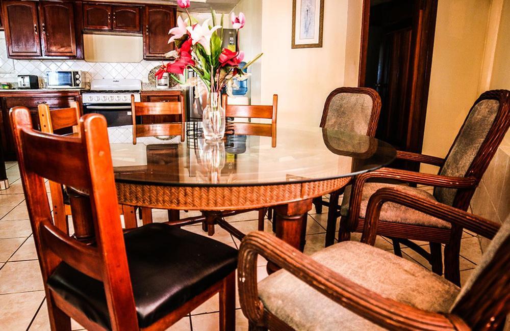 Fosters West Bay Resort Ngoại thất bức ảnh