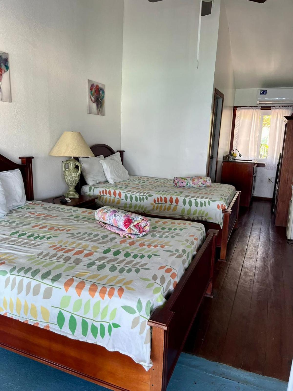 Fosters West Bay Resort Ngoại thất bức ảnh