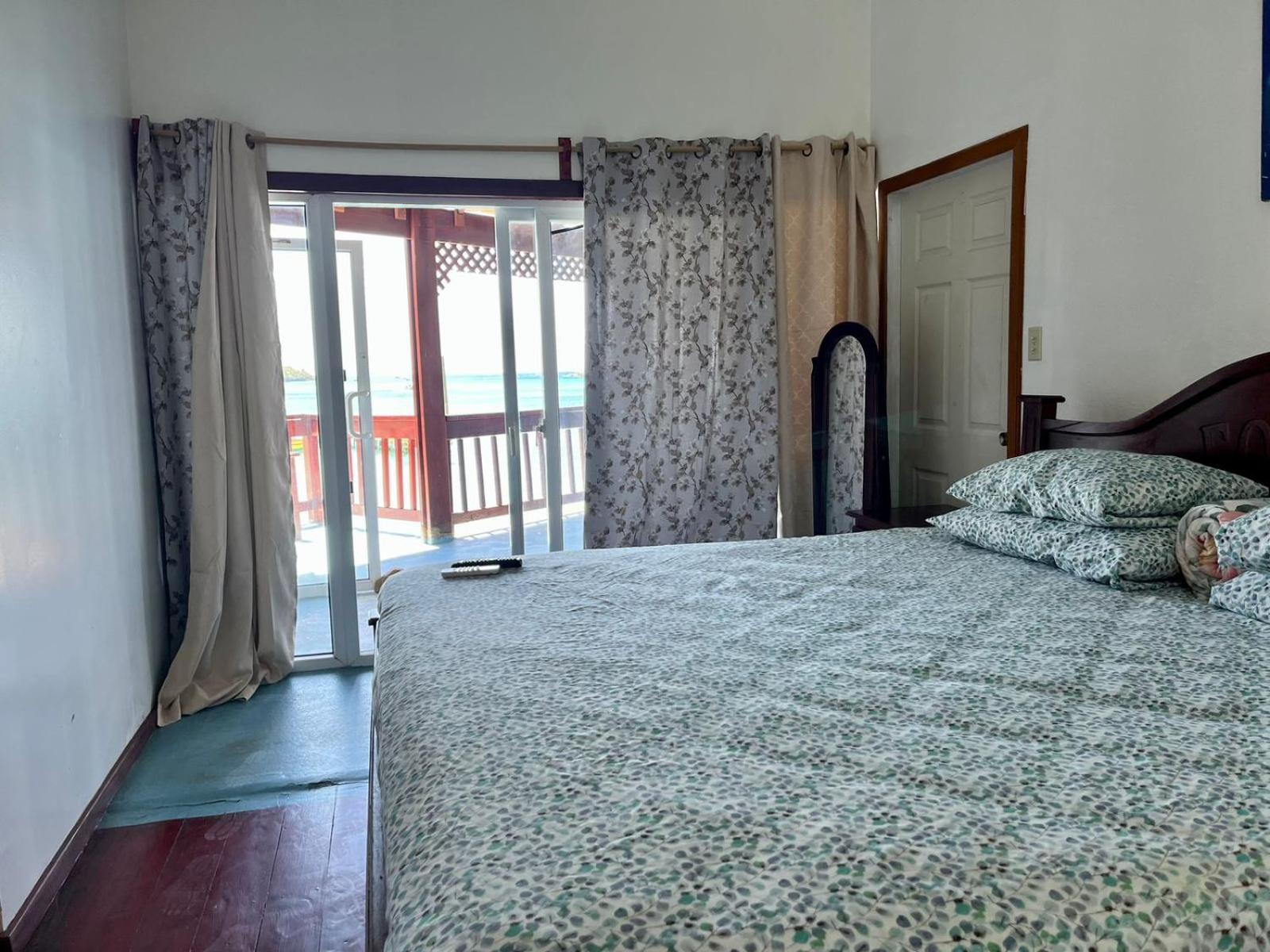Fosters West Bay Resort Ngoại thất bức ảnh