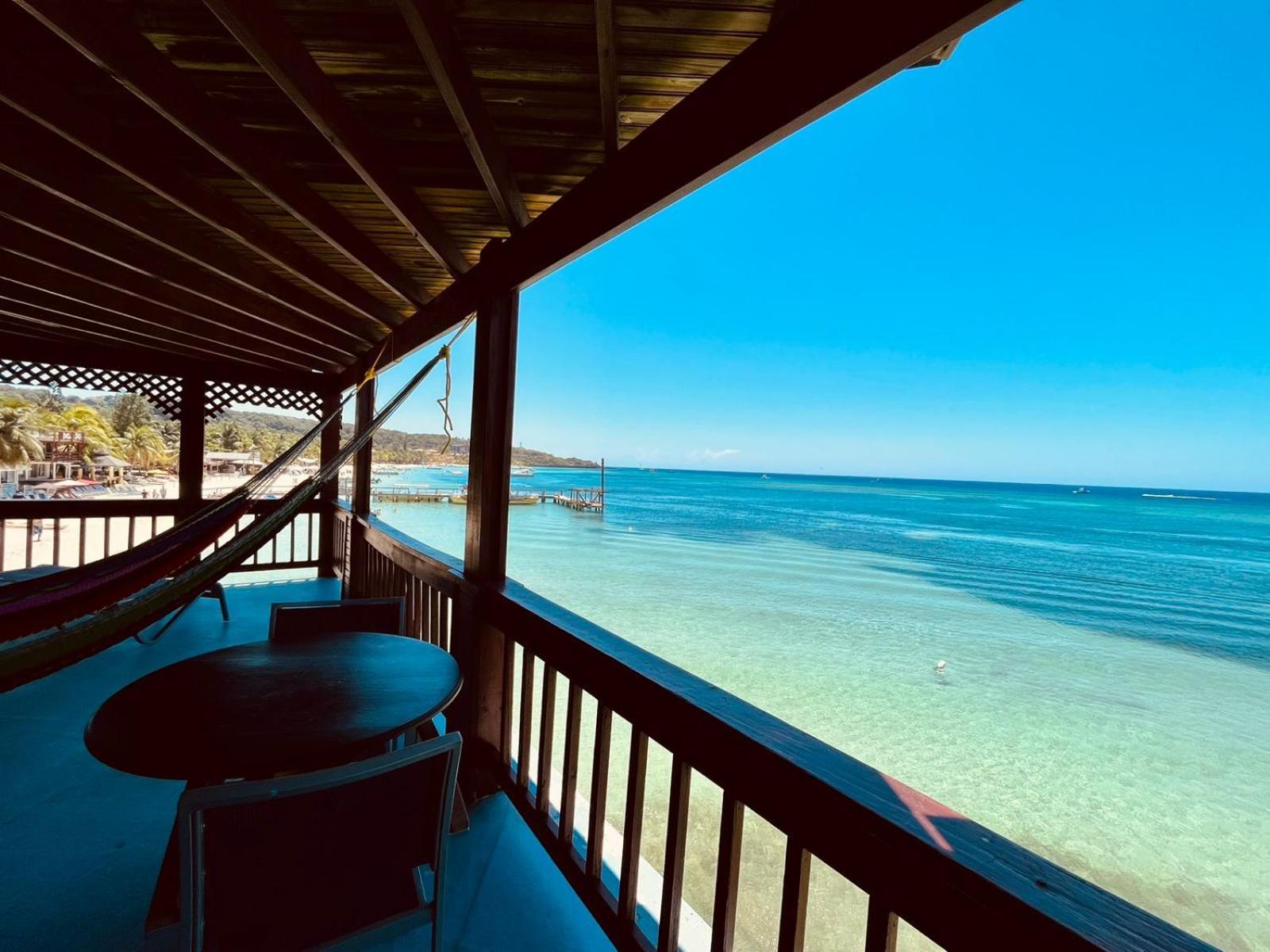 Fosters West Bay Resort Ngoại thất bức ảnh